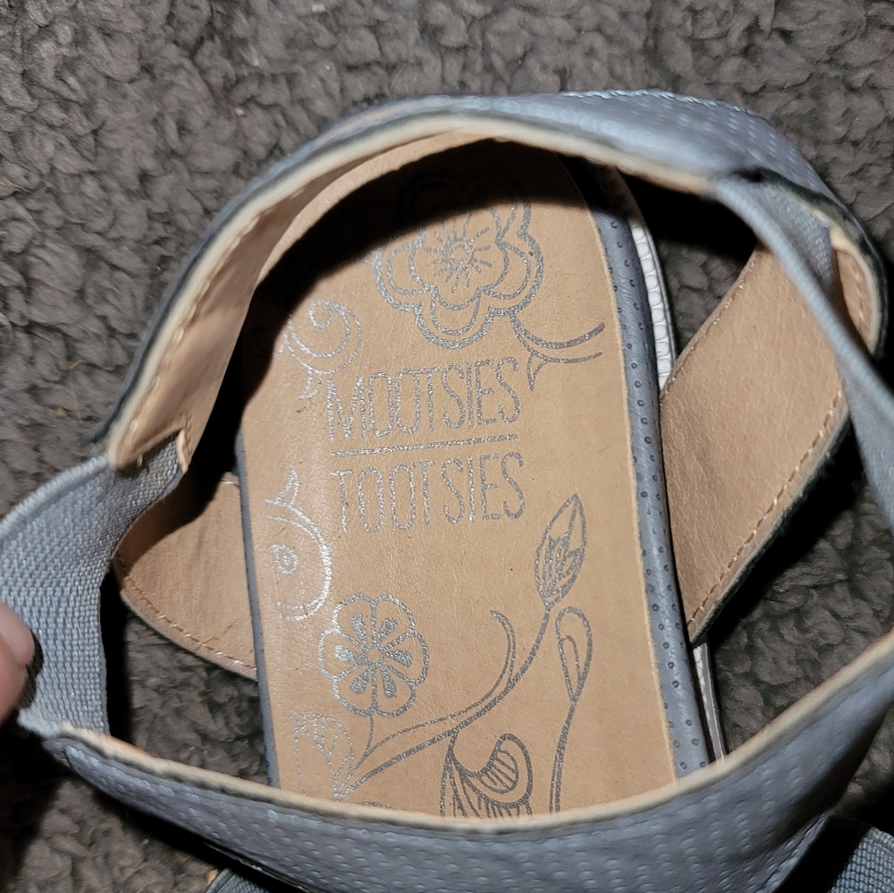 Sandals - Picture 2 of 3